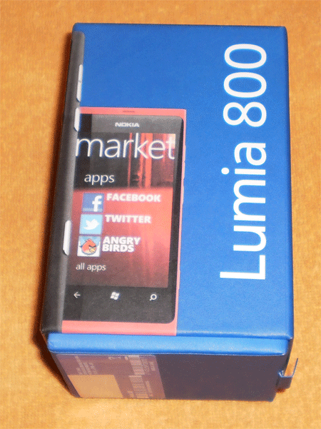 Nokia Lumia 800 en su caja