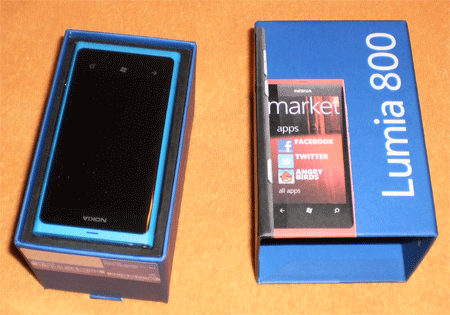 Caja Nokia Lumia 800 abierta