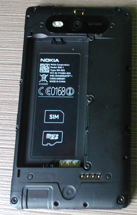 Nokia Lumia 820 parte posterior